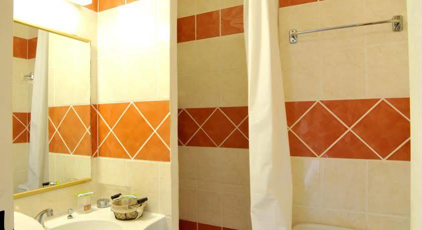 La Roseliere Hotel แซงต์-ก็องแต็ง-ฟัลลาวิเยร์ ภายนอก รูปภาพ